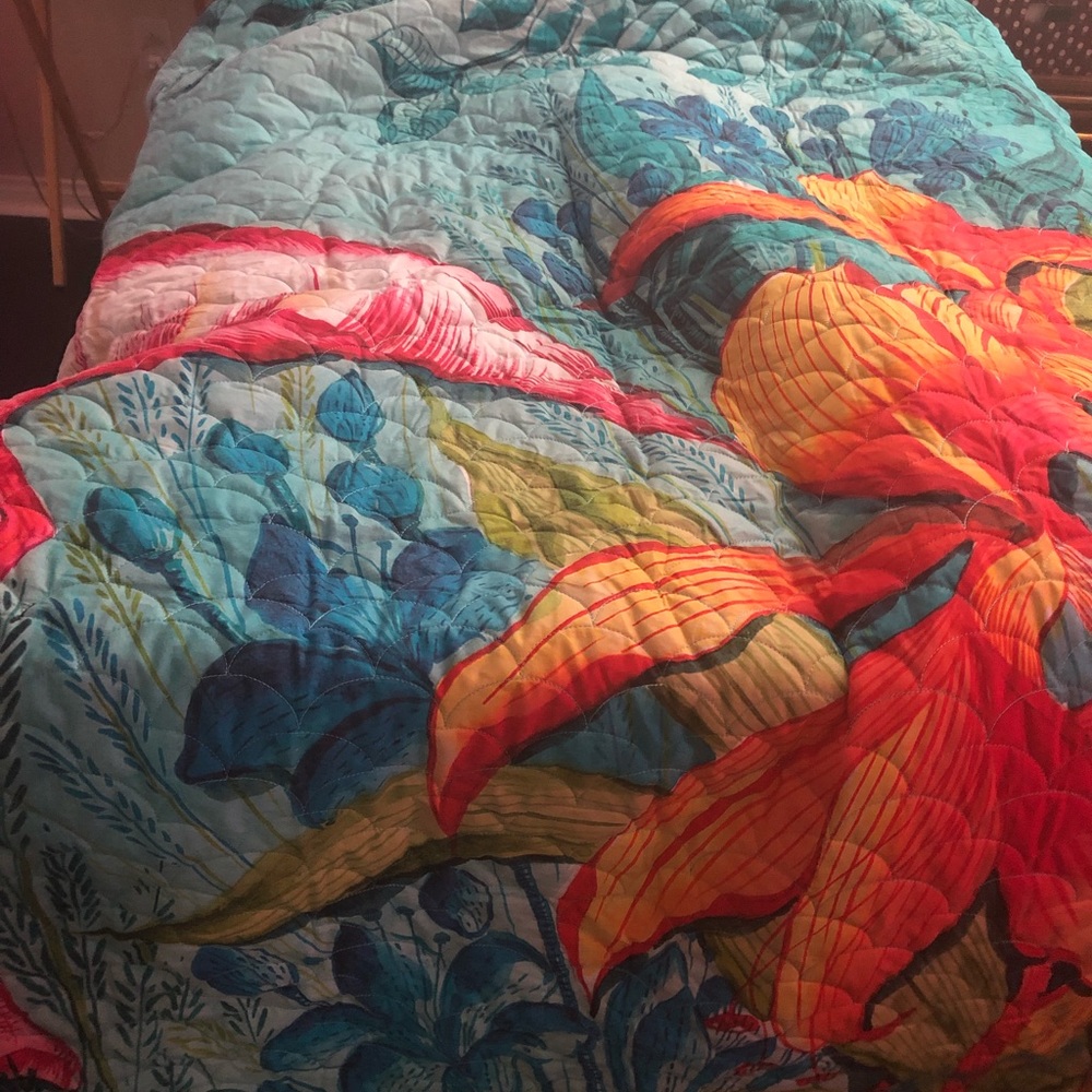 Amazing quilt set wrh 2 pillow shams